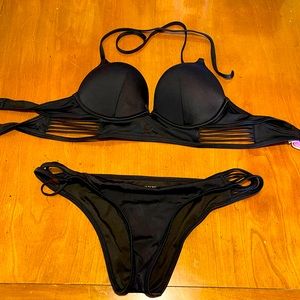 Victoria’s Secret bombshell bikini